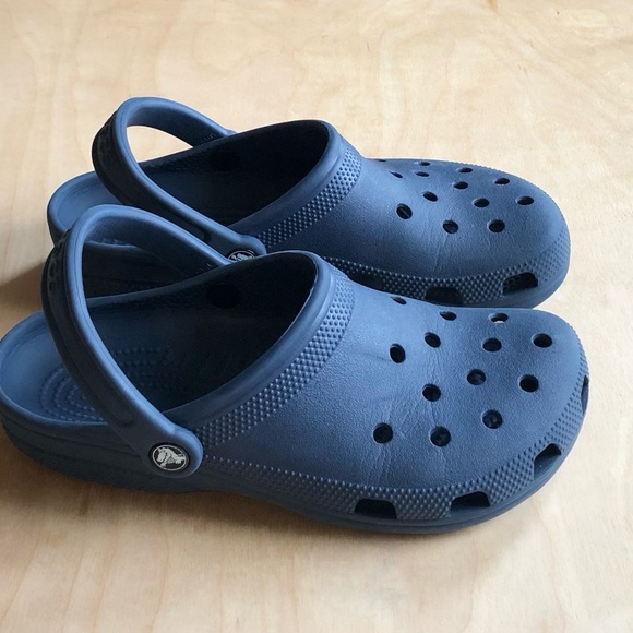 Crocs Casual Clogs Navy Water Resistant Unisex Men Sz 7 Women Sz 9.